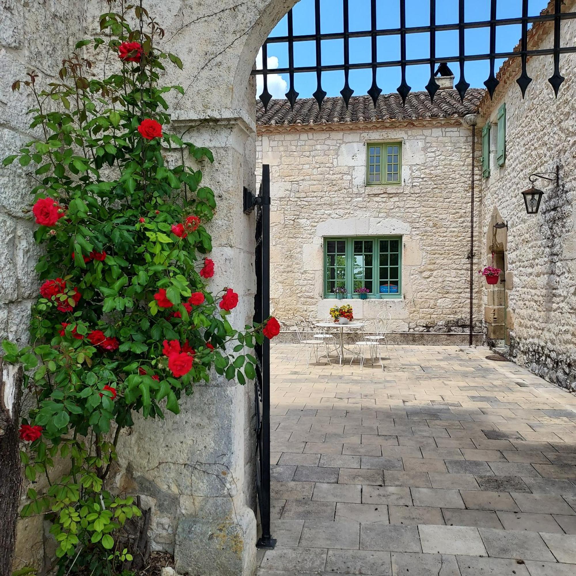 Manoir Le Moulinal47 - Vue Panoramique Hotel Courbiac ภายนอก รูปภาพ